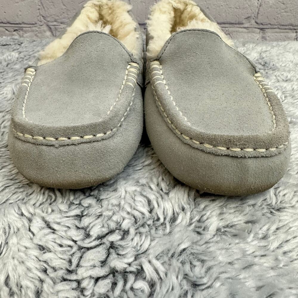 UGG Ansley Water Resistant Suede Slippers Gray Sheepskin Lining Size 7 Cozy - Picture 3 of 10